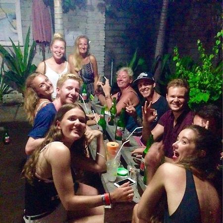 Good For Ya Knee Hostel & Bungalows (Adults Only) Gili Trawangan Zewnętrze zdjęcie