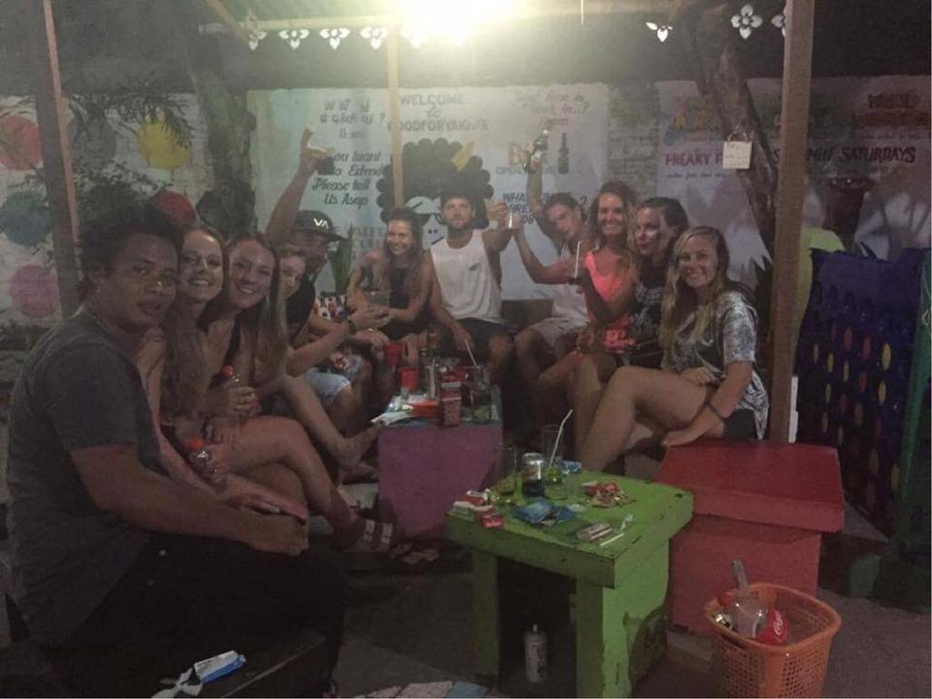 Good For Ya Knee Hostel & Bungalows (Adults Only) Gili Trawangan Zewnętrze zdjęcie